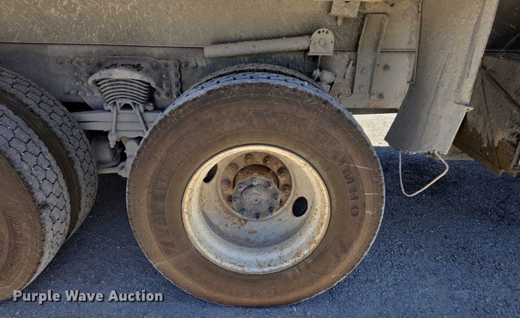 image for item DY0398 2014 Freightliner 114SD dump truck