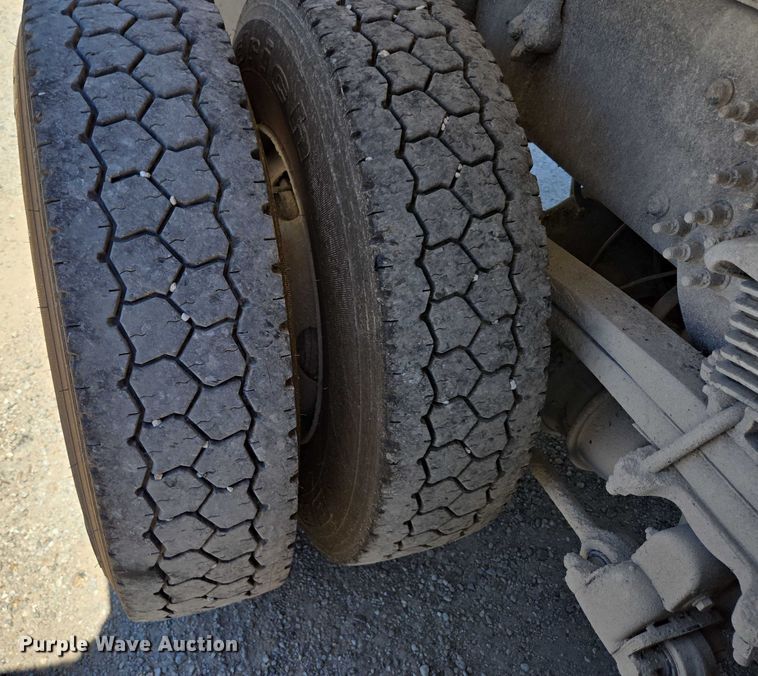 image for item DY0398 2014 Freightliner 114SD dump truck