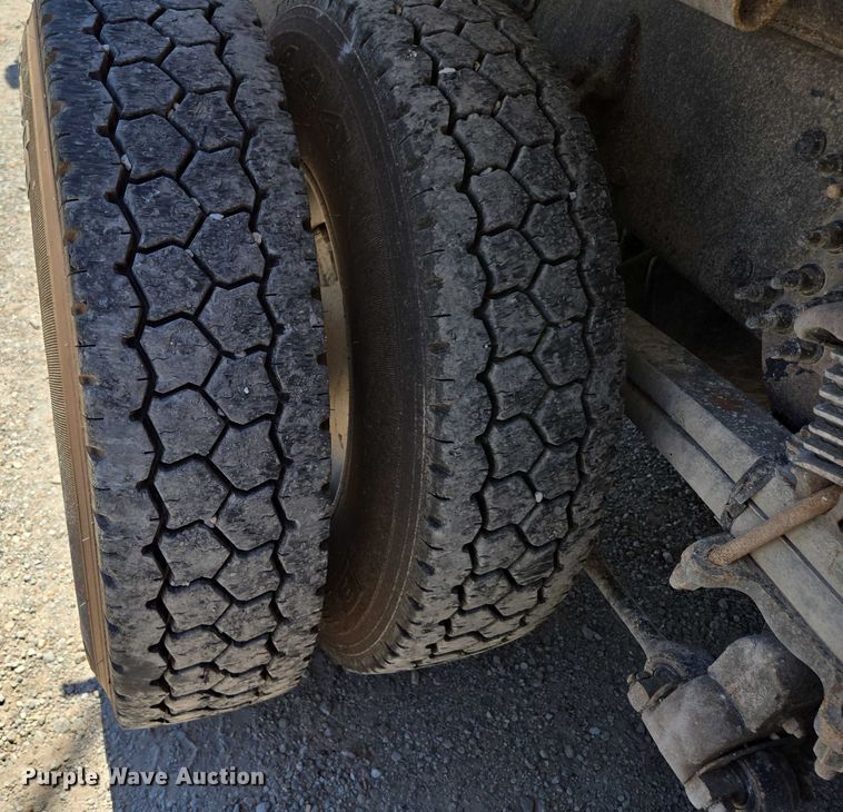 image for item DY0398 2014 Freightliner 114SD dump truck