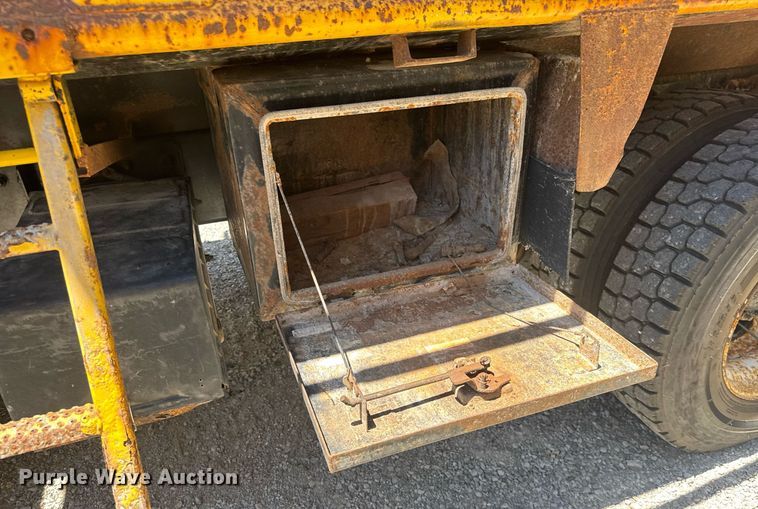 image for item DY0399 2009 Sterling L-Line dump truck