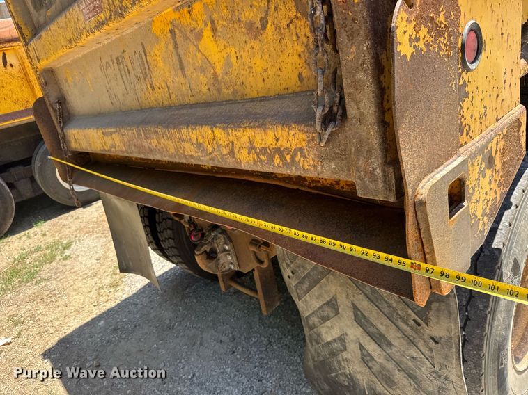 image for item DY0399 2009 Sterling L-Line dump truck