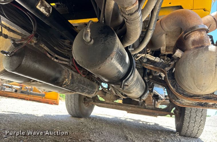 image for item DY0399 2009 Sterling L-Line dump truck