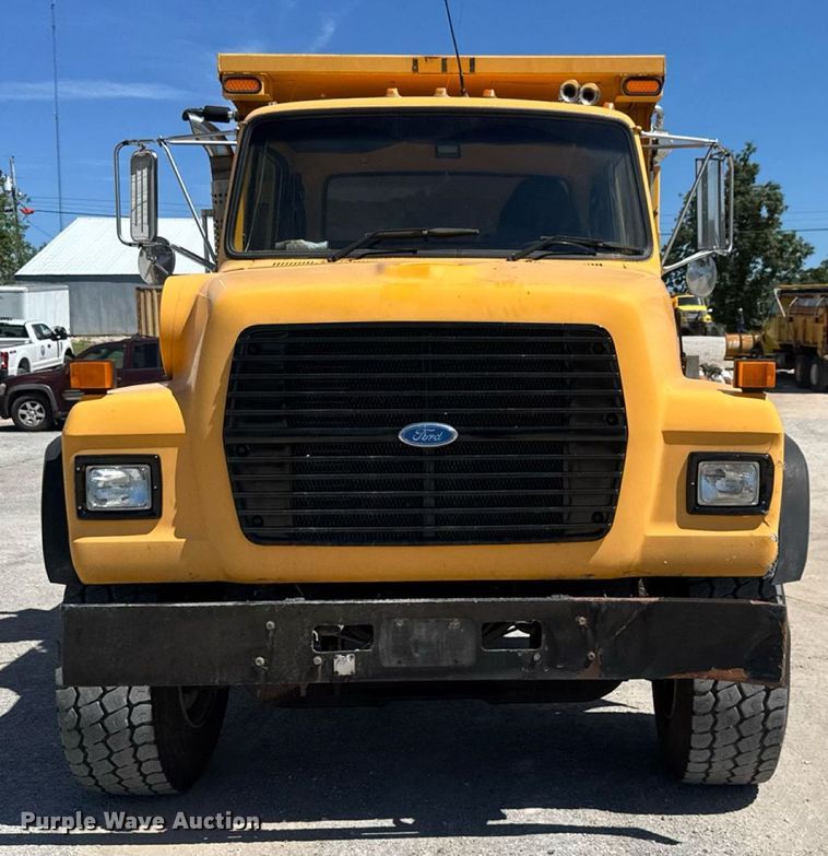 image for item DY0400 1997 Ford L9000 dump truck