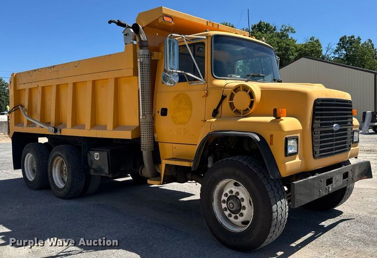 image for item DY0400 1997 Ford L9000 dump truck