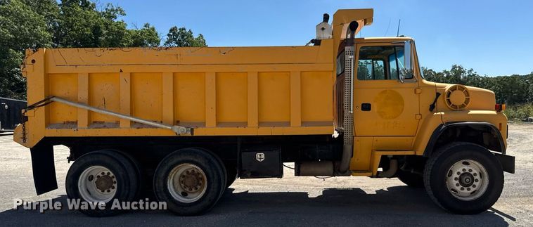 image for item DY0400 1997 Ford L9000 dump truck