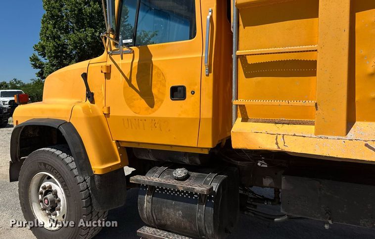 image for item DY0400 1997 Ford L9000 dump truck