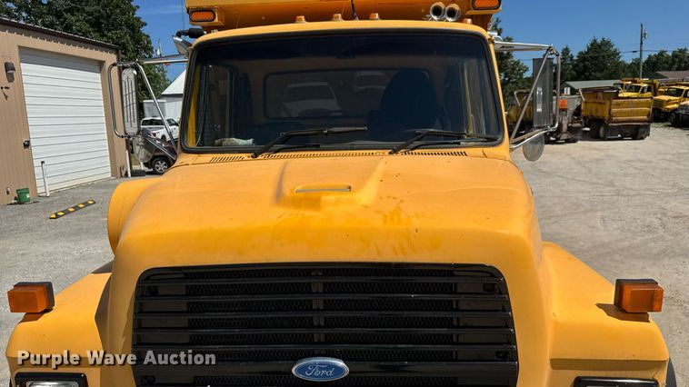 image for item DY0400 1997 Ford L9000 dump truck