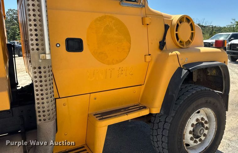 image for item DY0400 1997 Ford L9000 dump truck