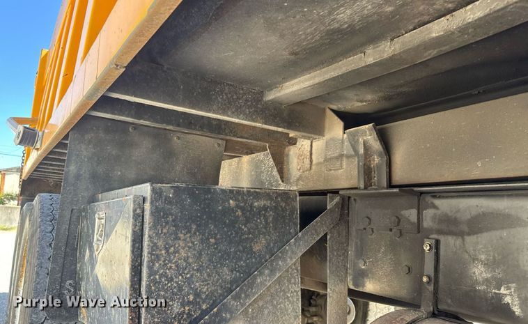 image for item DY0400 1997 Ford L9000 dump truck