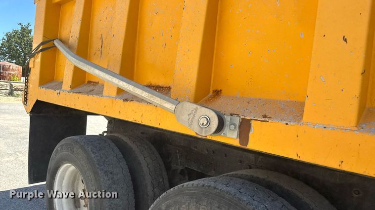 image for item DY0400 1997 Ford L9000 dump truck