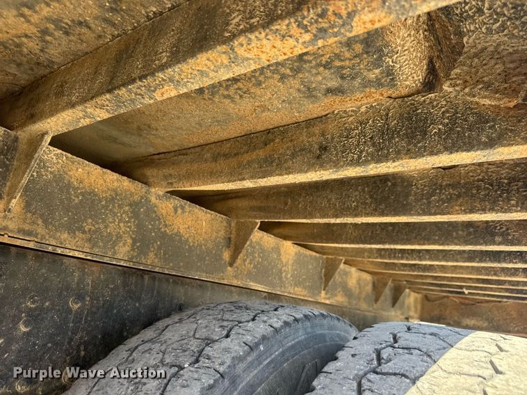 image for item DY0400 1997 Ford L9000 dump truck