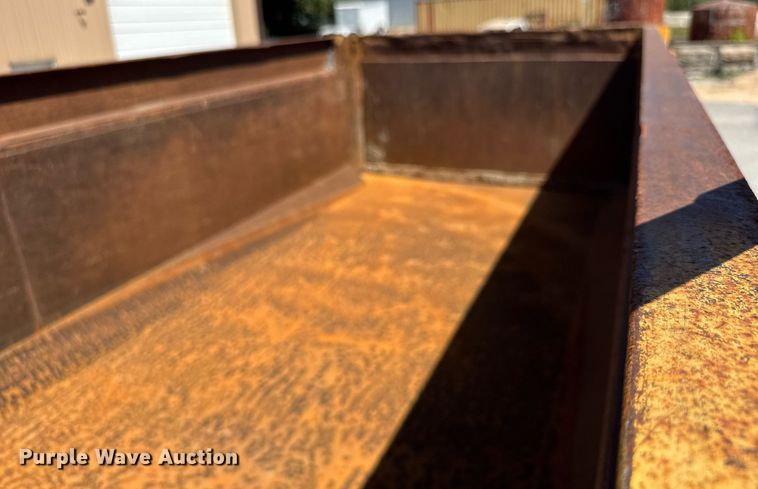 image for item DY0400 1997 Ford L9000 dump truck