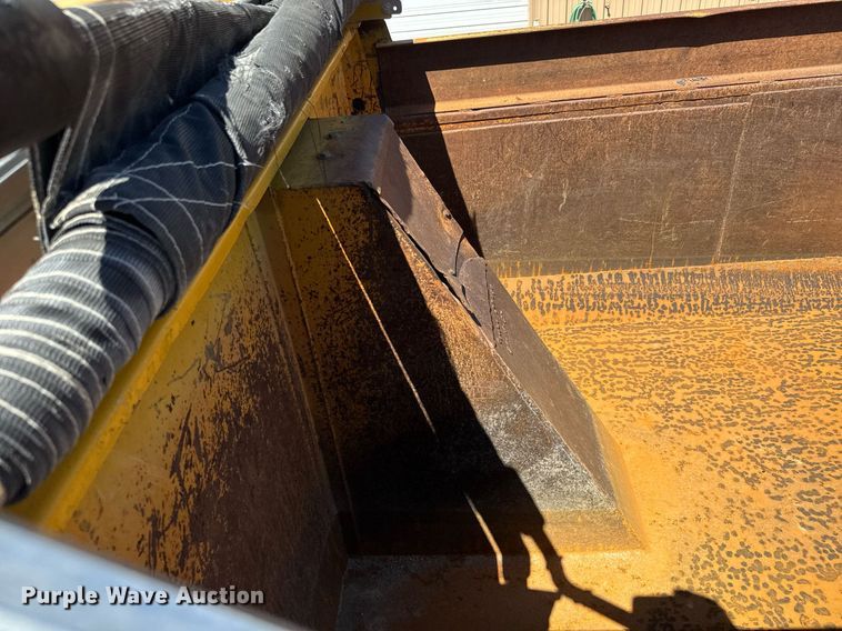 image for item DY0400 1997 Ford L9000 dump truck