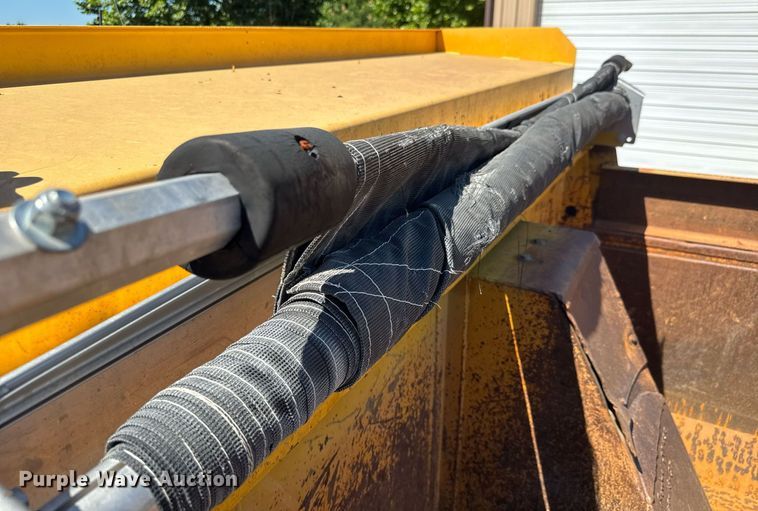 image for item DY0400 1997 Ford L9000 dump truck