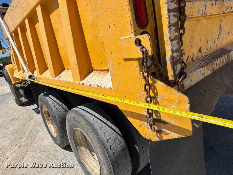 image for item DY0400 1997 Ford L9000 dump truck
