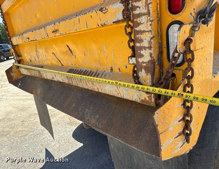 image for item DY0400 1997 Ford L9000 dump truck