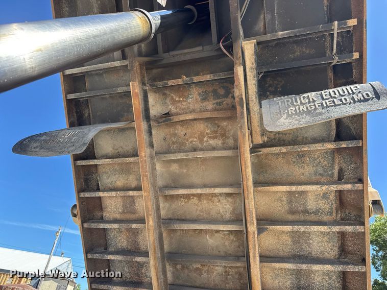 image for item DY0400 1997 Ford L9000 dump truck