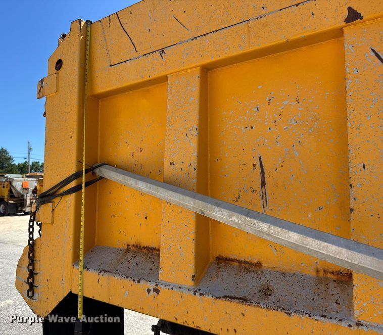 image for item DY0400 1997 Ford L9000 dump truck
