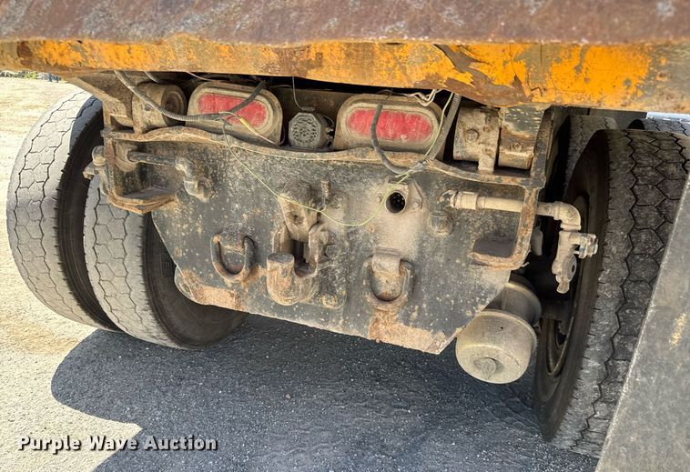 image for item DY0400 1997 Ford L9000 dump truck