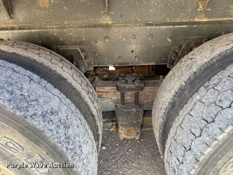 image for item DY0400 1997 Ford L9000 dump truck