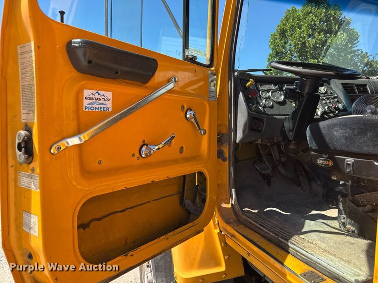 image for item DY0400 1997 Ford L9000 dump truck