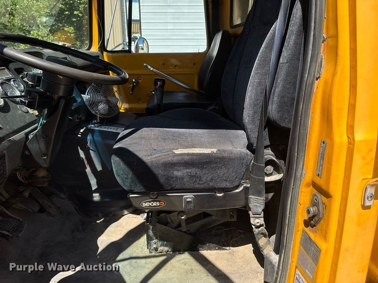 image for item DY0400 1997 Ford L9000 dump truck