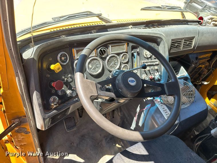 image for item DY0400 1997 Ford L9000 dump truck