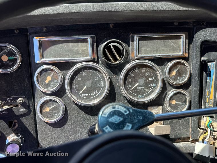 image for item DY0400 1997 Ford L9000 dump truck