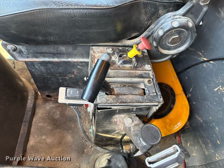 image for item DY0400 1997 Ford L9000 dump truck