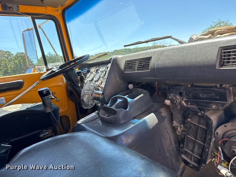 image for item DY0400 1997 Ford L9000 dump truck