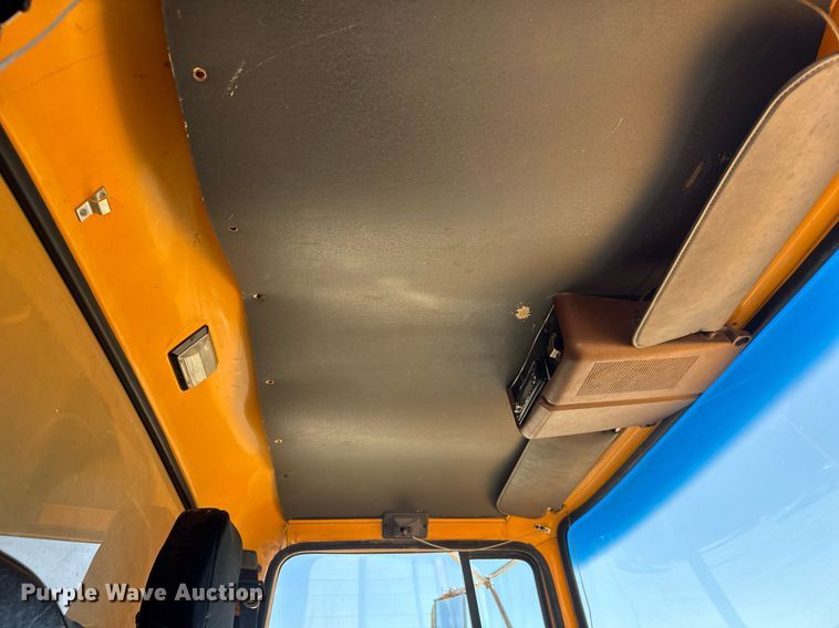 image for item DY0400 1997 Ford L9000 dump truck