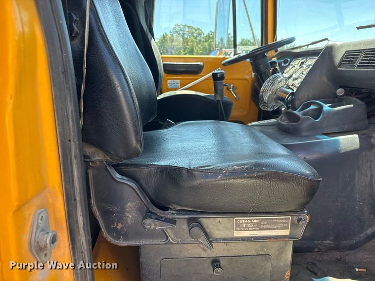 image for item DY0400 1997 Ford L9000 dump truck