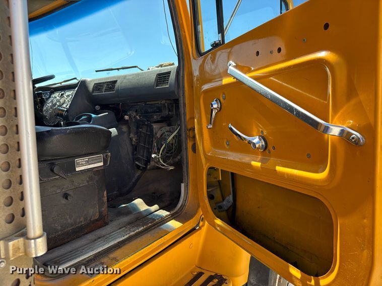 image for item DY0400 1997 Ford L9000 dump truck