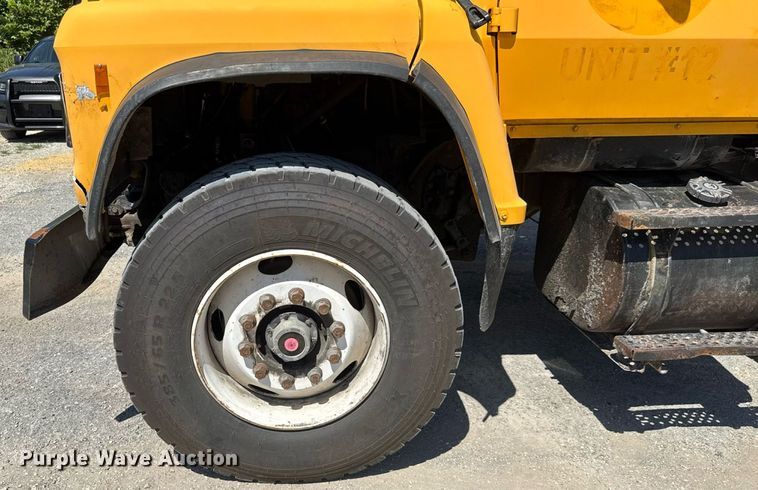 image for item DY0400 1997 Ford L9000 dump truck