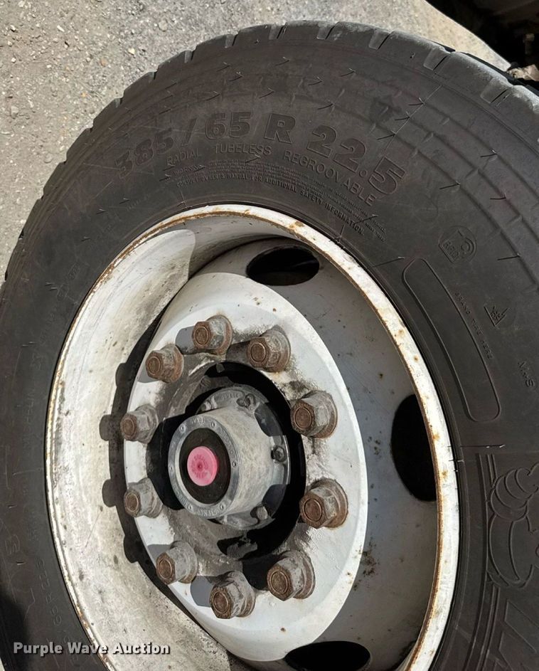 image for item DY0400 1997 Ford L9000 dump truck