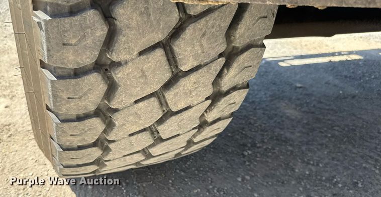 image for item DY0400 1997 Ford L9000 dump truck