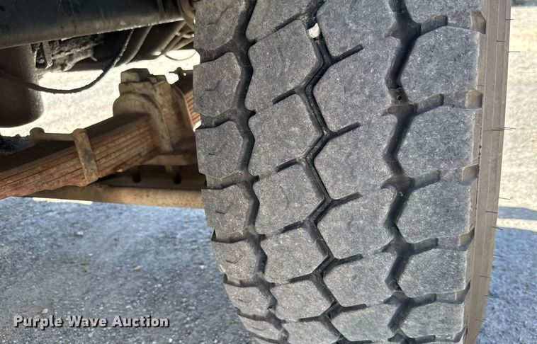 image for item DY0400 1997 Ford L9000 dump truck