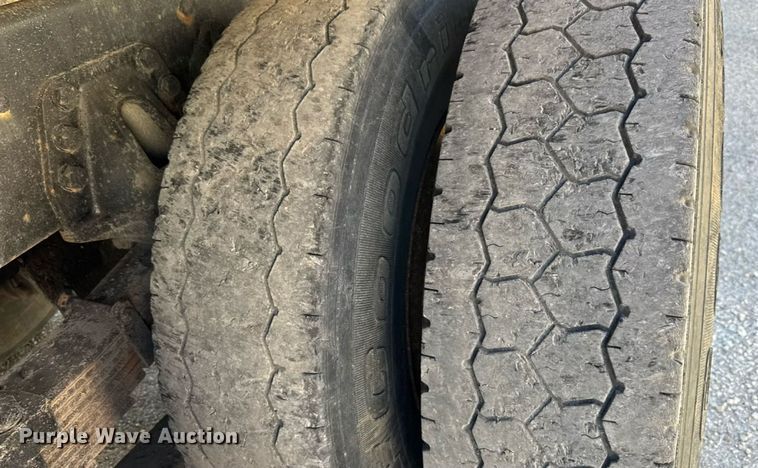 image for item DY0400 1997 Ford L9000 dump truck