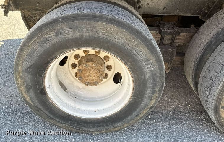 image for item DY0400 1997 Ford L9000 dump truck