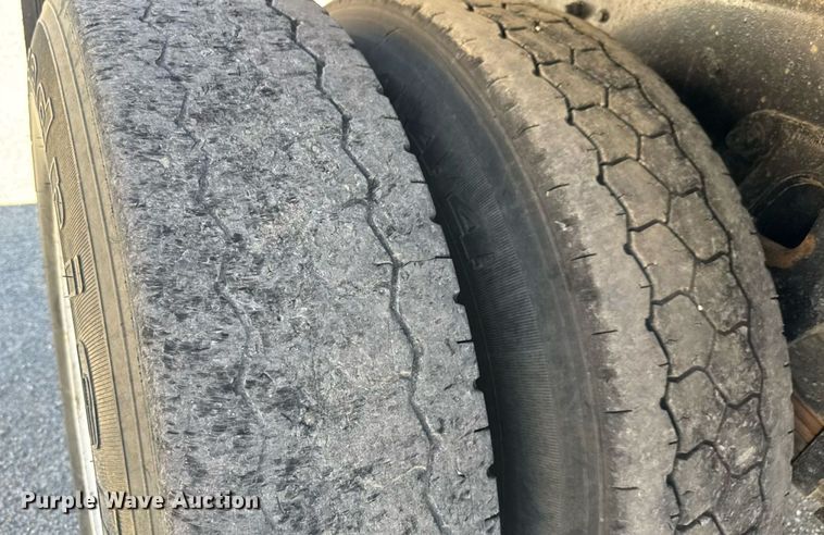 image for item DY0400 1997 Ford L9000 dump truck