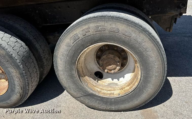 image for item DY0400 1997 Ford L9000 dump truck