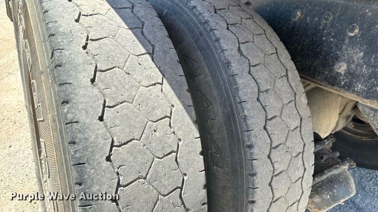 image for item DY0400 1997 Ford L9000 dump truck