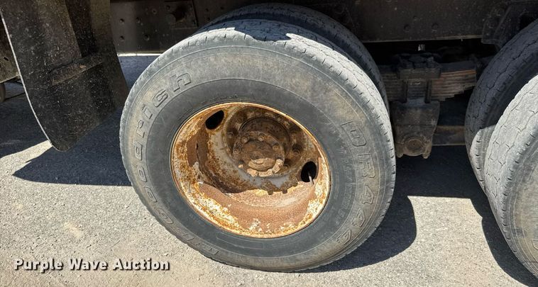 image for item DY0400 1997 Ford L9000 dump truck