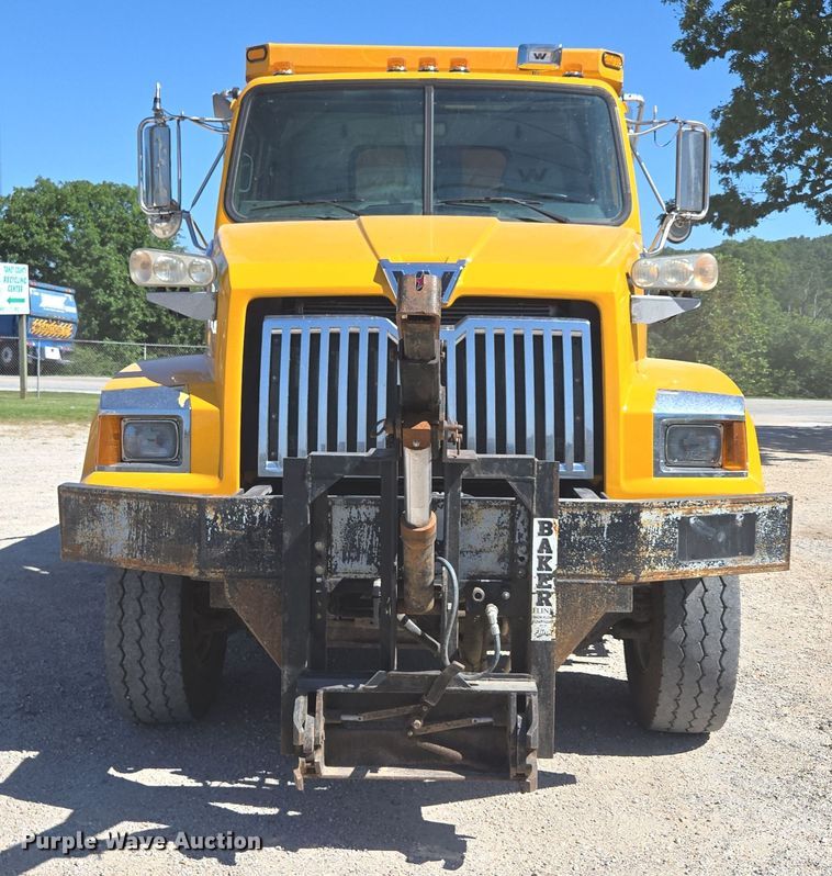 image for item DY0401 2015 Western Star 4700SF dump truck