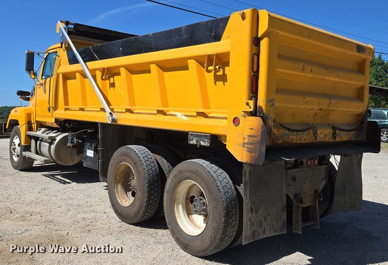 image for item DY0401 2015 Western Star 4700SF dump truck