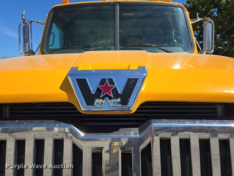 image for item DY0401 2015 Western Star 4700SF dump truck