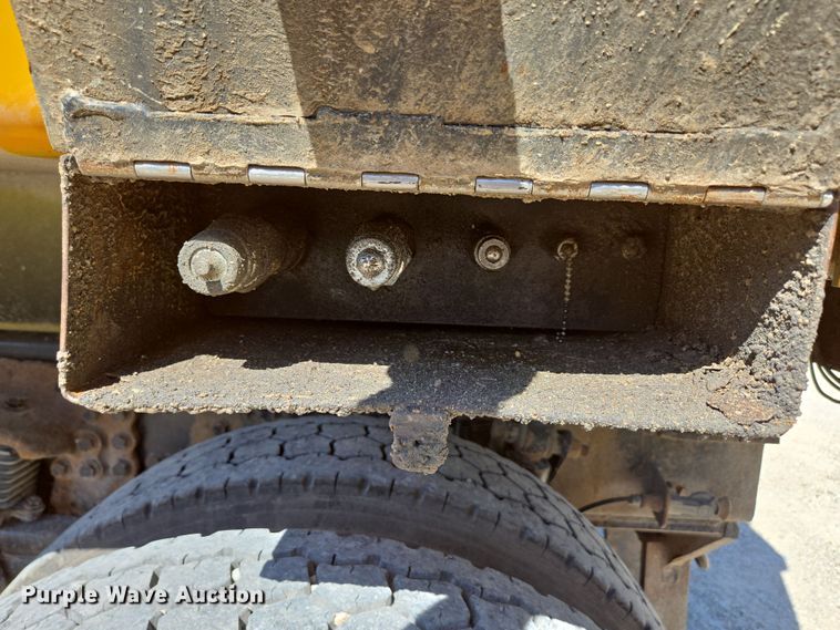 image for item DY0401 2015 Western Star 4700SF dump truck