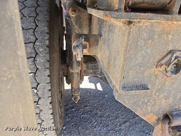 image for item DY0401 2015 Western Star 4700SF dump truck