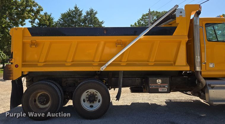 image for item DY0401 2015 Western Star 4700SF dump truck