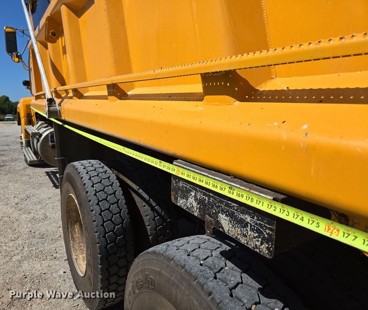 image for item DY0401 2015 Western Star 4700SF dump truck